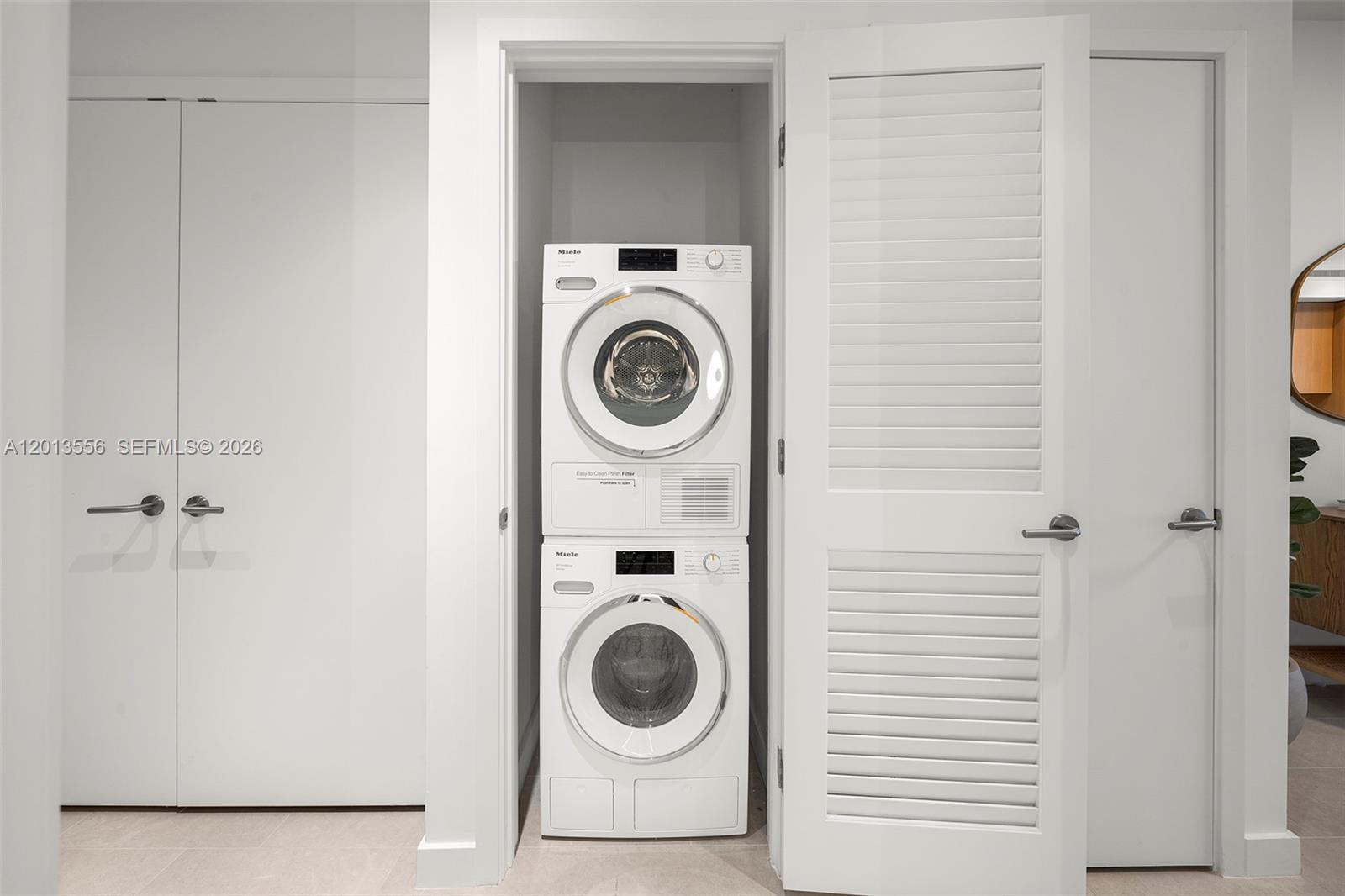 500 Alton Road, Unit 502 Miami Beach, FL 33139 - Photo 10 of 11 a utility room with dryer and washer