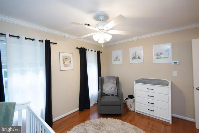 a view of livingroom with furniture