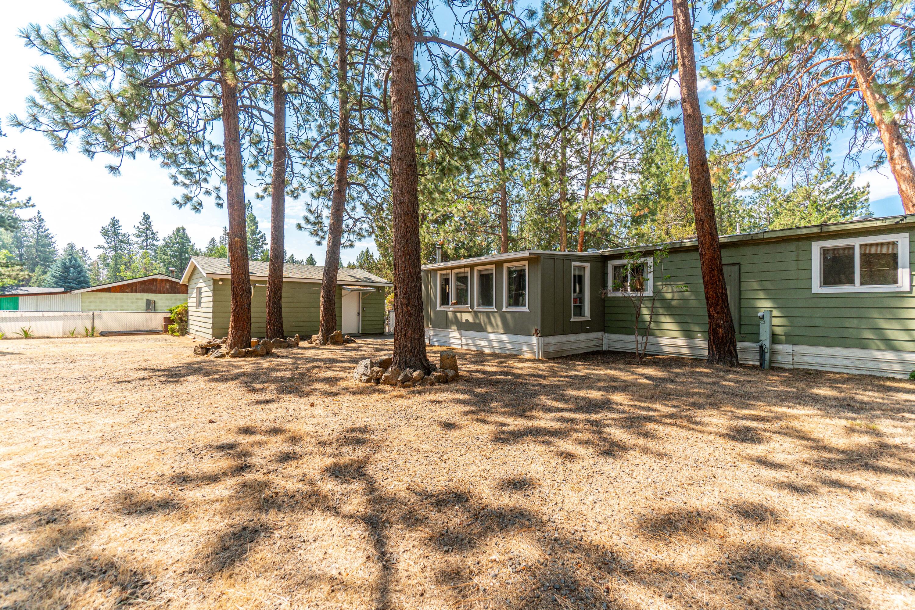 60960 Ridge Drive Bend, OR 97702 - Photo 2 of 35 8-print-Riley Visuals-8