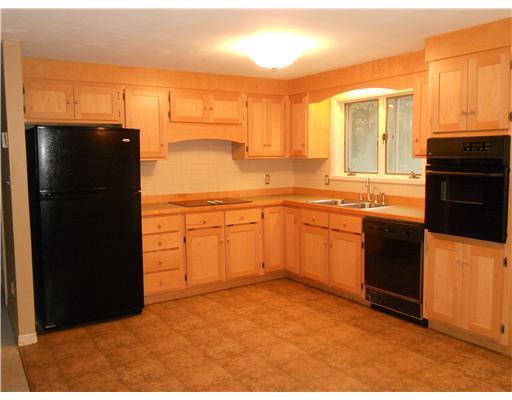 25 Hardwick Road Boothbay, ME 04537 - Photo 4 of 15 Kitchen.