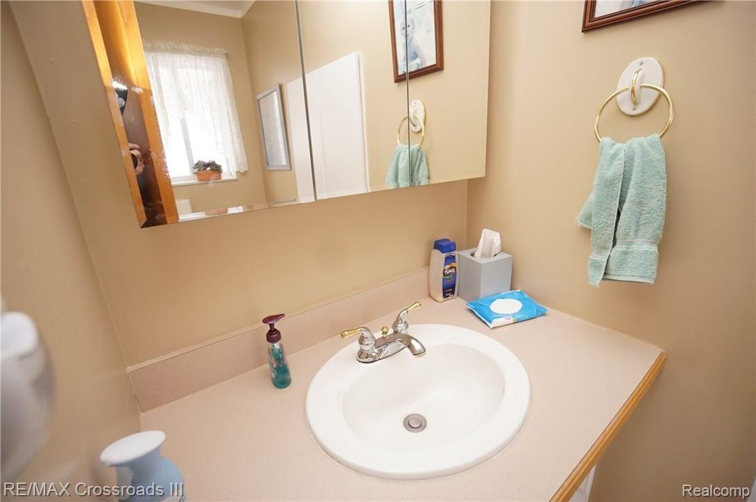 5620 Textile Road Ypsilanti, MI 48197 - Photo 39 of 68 Half bath 2