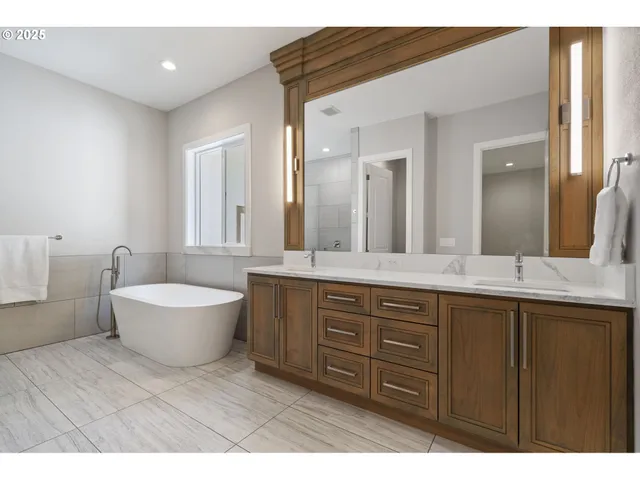 $1,150,000 | 16010 Northeast 152nd Avenue, Brush Prairie, WA 98606