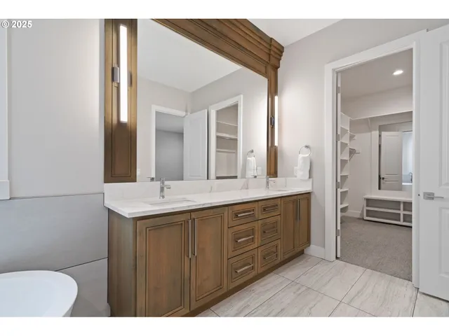 $1,150,000 | 16010 Northeast 152nd Avenue, Brush Prairie, WA 98606