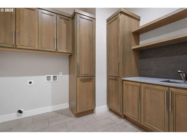 $1,150,000 | 16010 Northeast 152nd Avenue, Brush Prairie, WA 98606