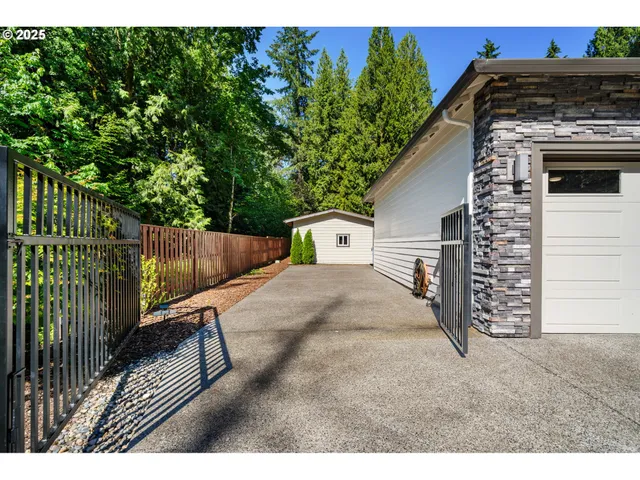 $1,150,000 | 16010 Northeast 152nd Avenue, Brush Prairie, WA 98606