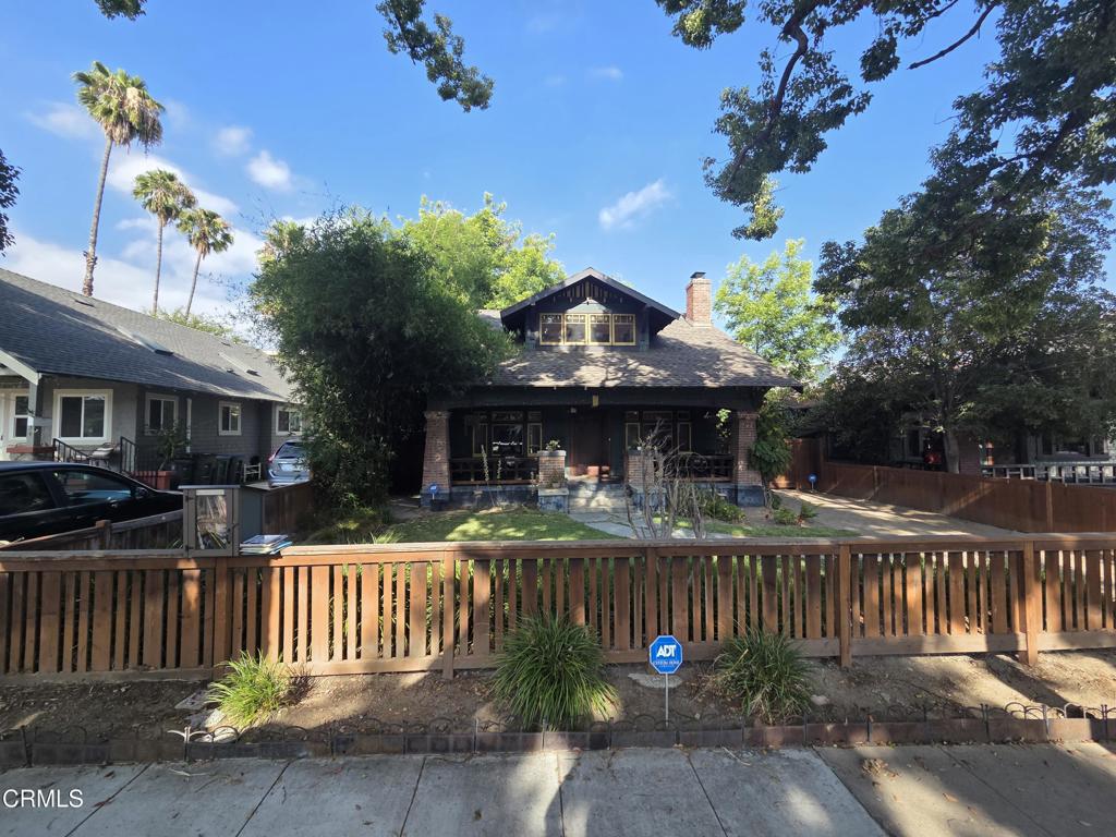 126 North Meridith Avenue Pasadena, CA 91106 - Photo 30 of 31 27 front
