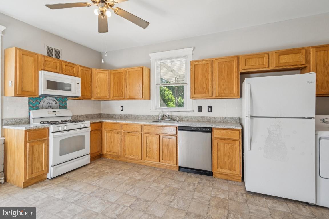 608 Clements Bridge Road Barrington, NJ 08007 - Photo 10 of 25
