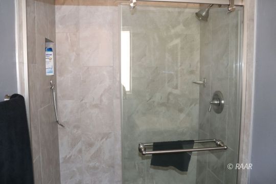 318 South Gordon Street Ridgecrest, CA 93555 - Photo 19 of 27 a bathroom with a shower
