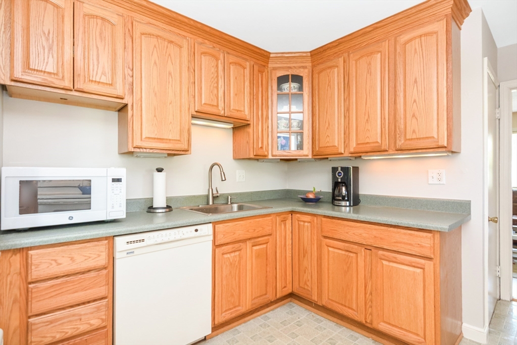 8 Hammond Road Natick, MA 01760 - Photo 6 of 24 Gallery Image 6