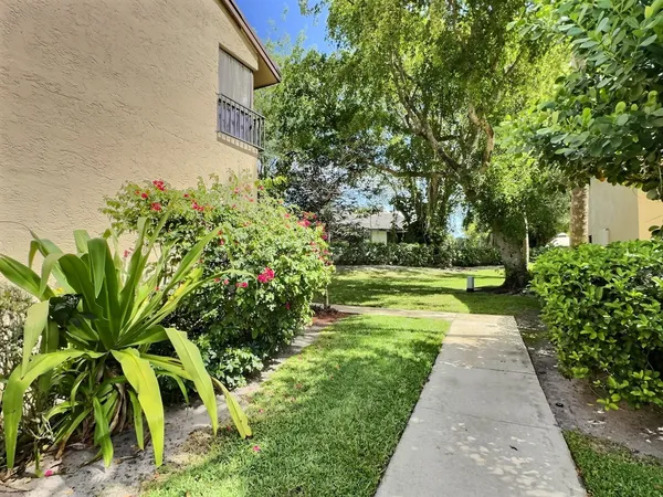 $2,500 | 3831 Cocoplum Circle, Unit 3592, Coconut Creek, FL 33063