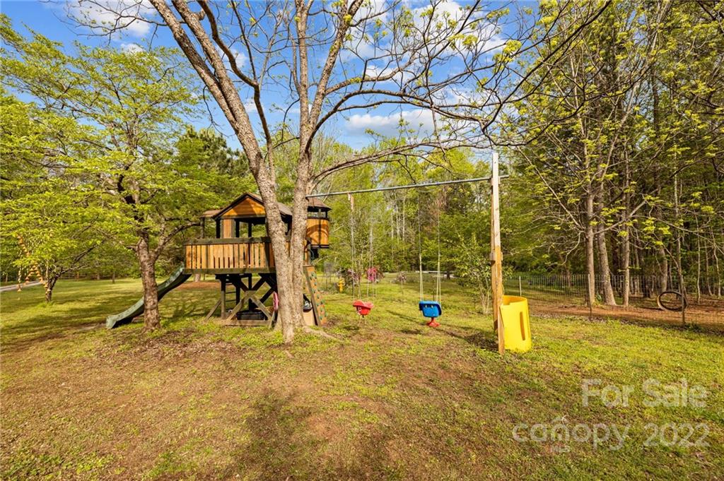 505 Springlake Road York, SC 29745 - Photo 7 of 40