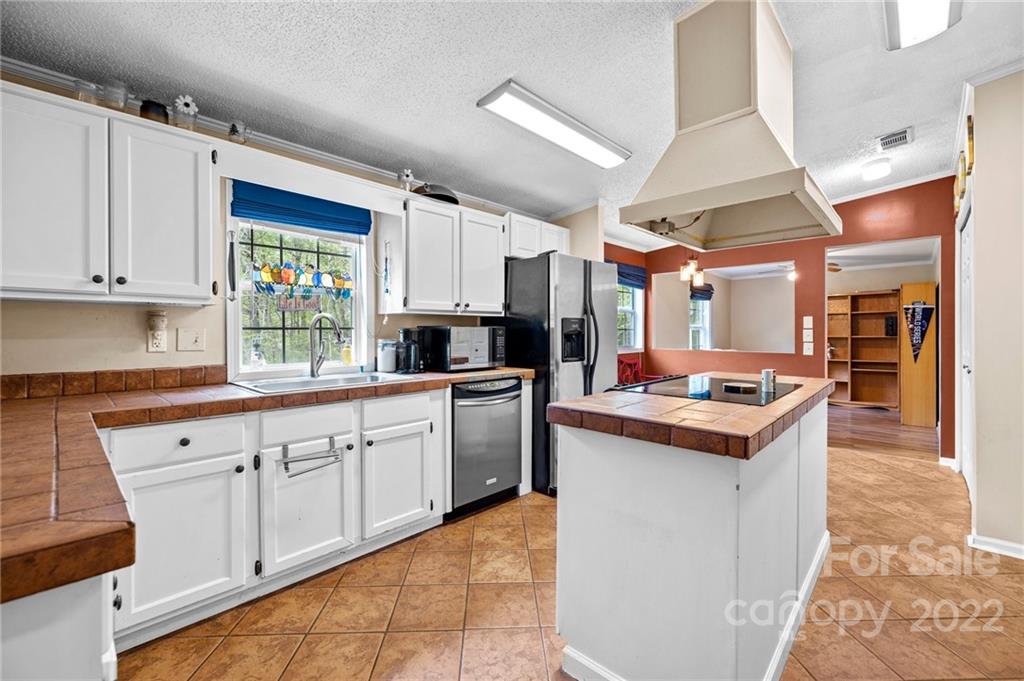 505 Springlake Road York, SC 29745 - Photo 9 of 40