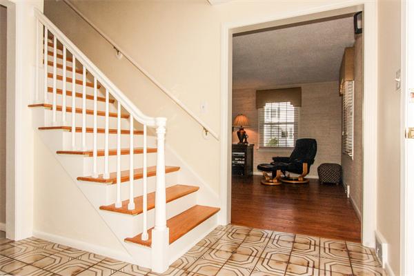 64 Viscount Road Longmeadow, MA 01106 - Photo 4 of 30