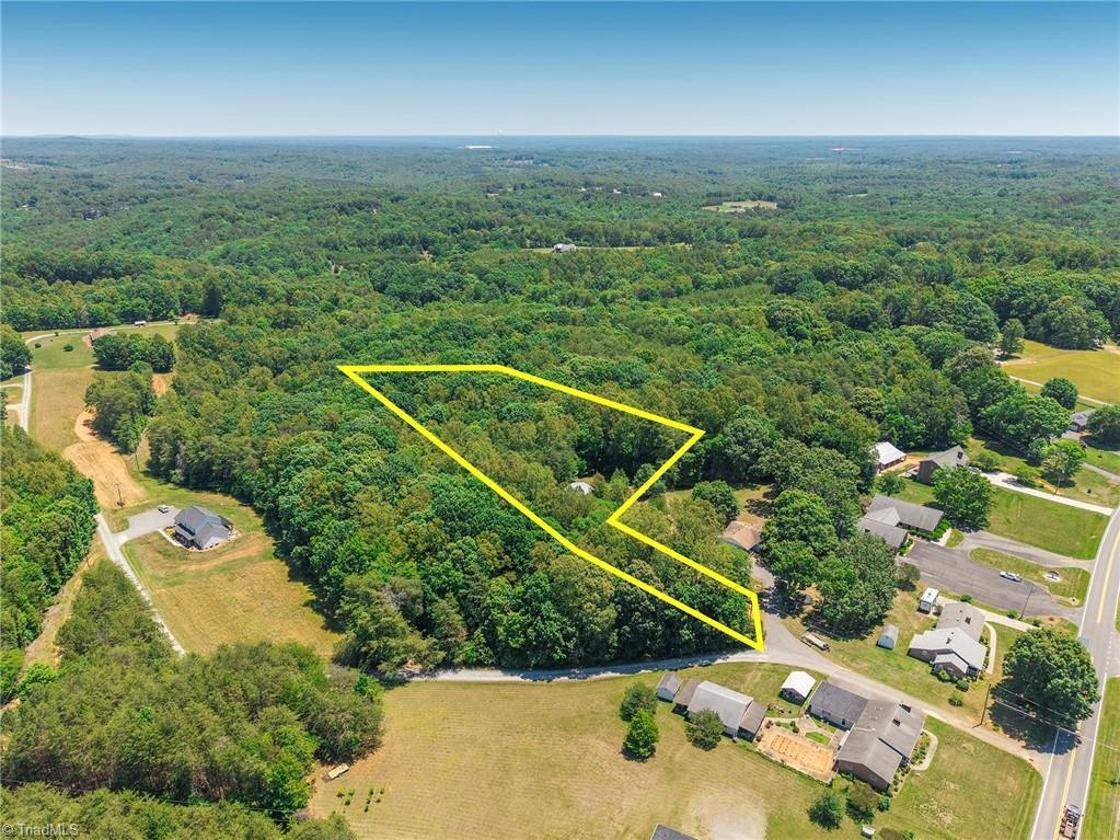 102 Hawks Road King, NC 27021 - Photo 2 of 22