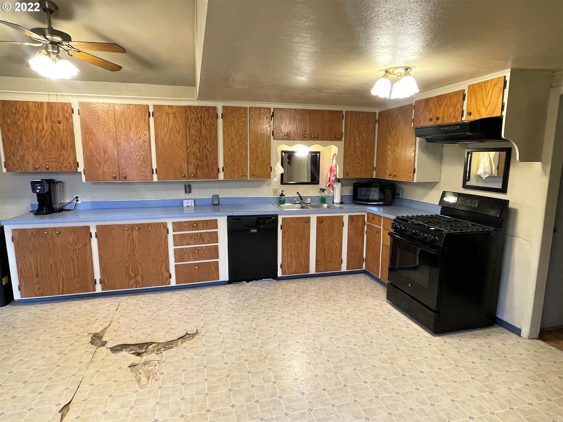 191 4th Street Dillard, OR 97496 - Photo 6 of 20 Gallery Image 6