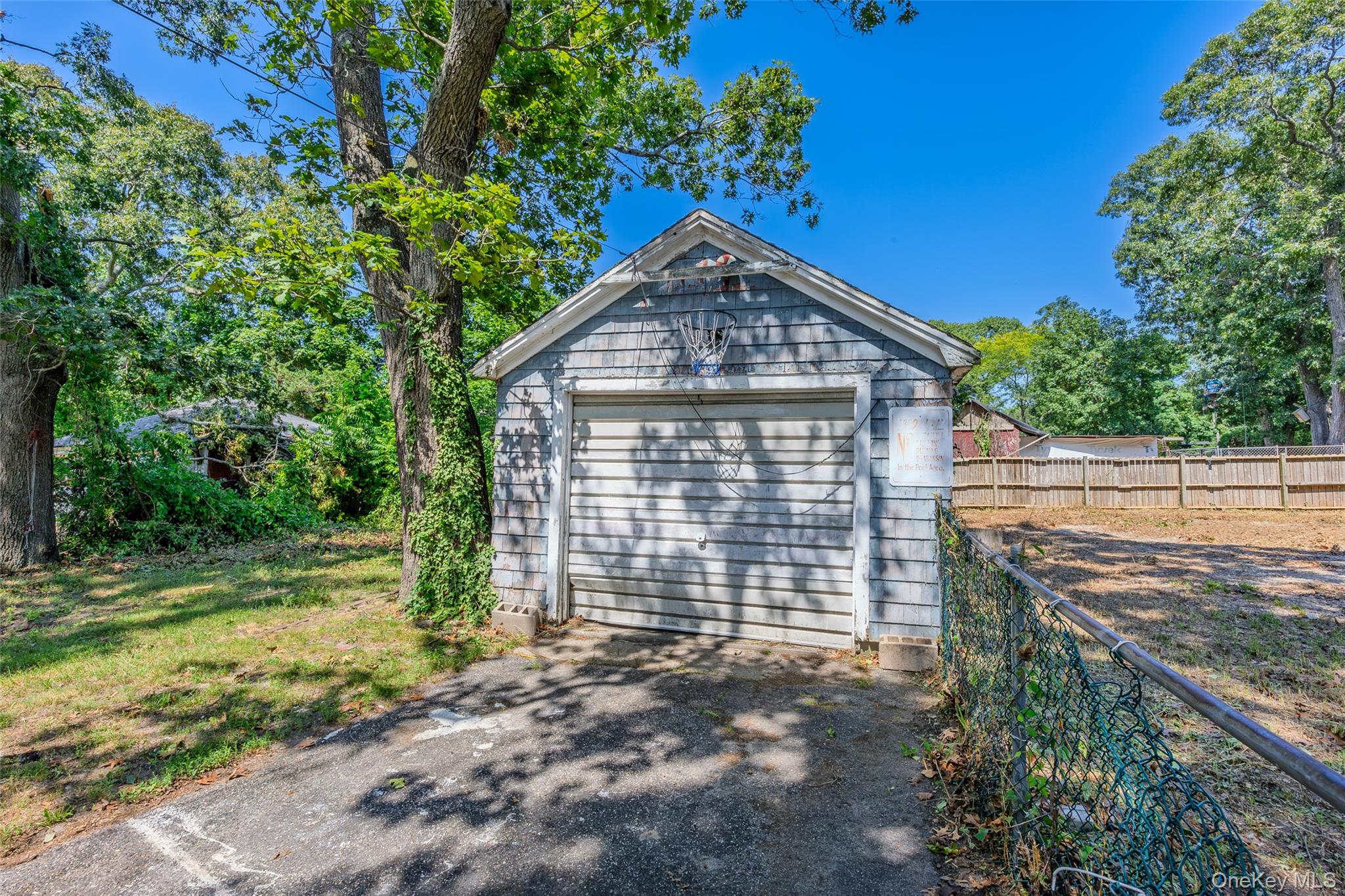 426 Riverleigh Avenue Riverside, NY 11901 - Photo 15 of 43