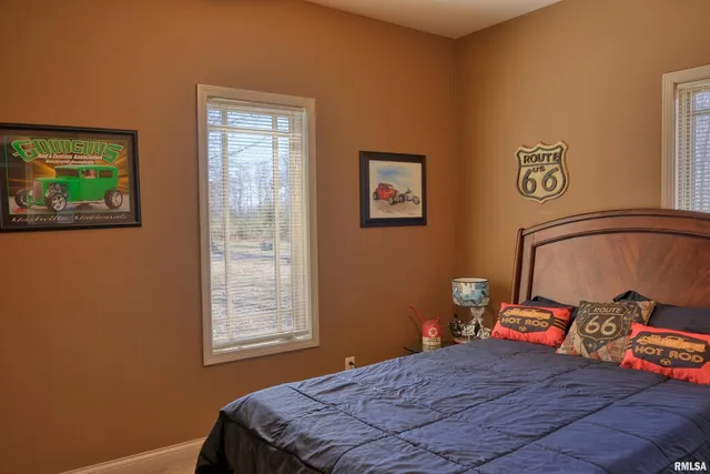 $399,000 | 10950 Prestwick Drive, Benton, IL 62812