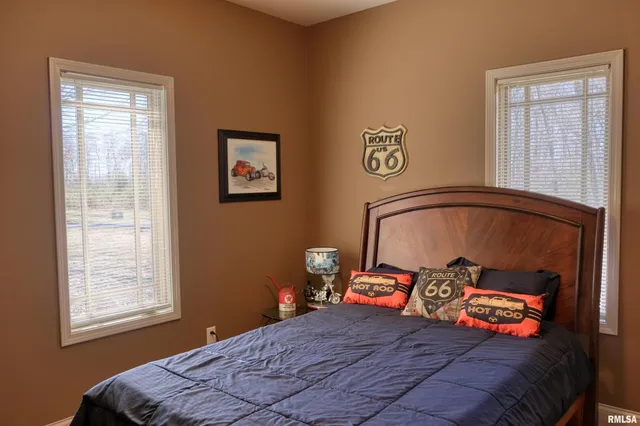 $399,000 | 10950 Prestwick Drive, Benton, IL 62812