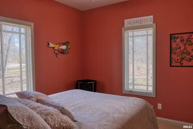 $399,000 | 10950 Prestwick Drive, Benton, IL 62812