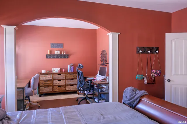 $399,000 | 10950 Prestwick Drive, Benton, IL 62812