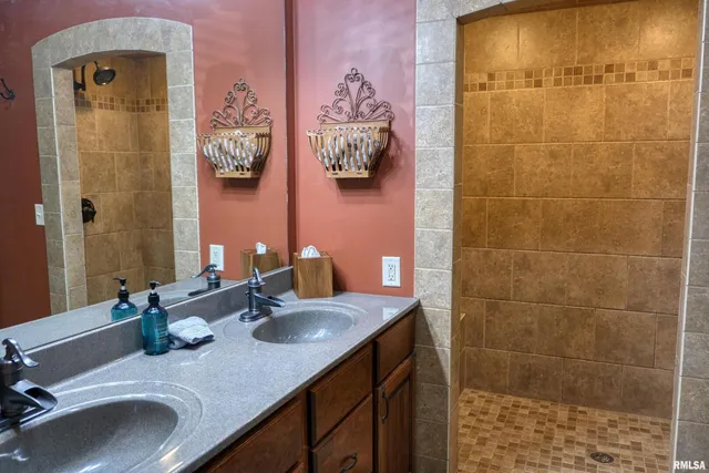 $399,000 | 10950 Prestwick Drive, Benton, IL 62812