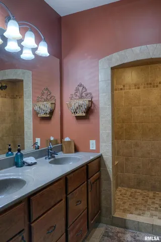 $399,000 | 10950 Prestwick Drive, Benton, IL 62812