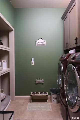 $399,000 | 10950 Prestwick Drive, Benton, IL 62812