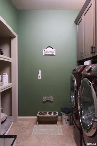 $399,000 | 10950 Prestwick Drive, Benton, IL 62812