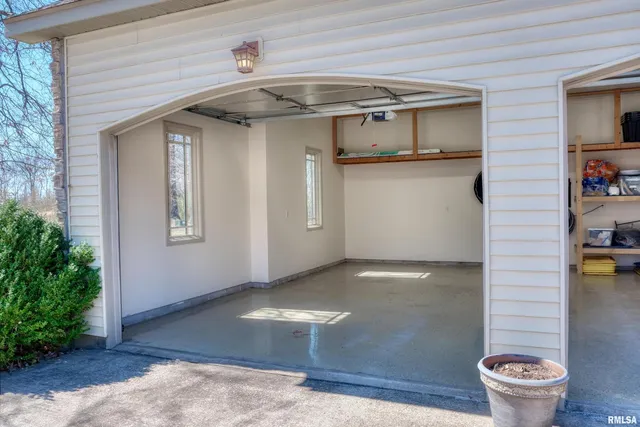 $399,000 | 10950 Prestwick Drive, Benton, IL 62812