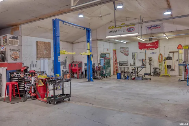 $399,000 | 10950 Prestwick Drive, Benton, IL 62812