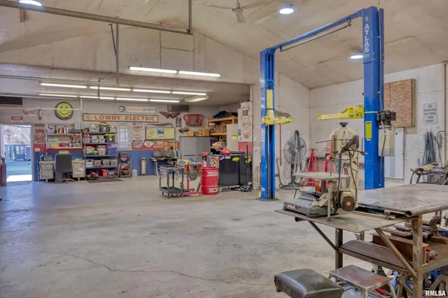 $399,000 | 10950 Prestwick Drive, Benton, IL 62812