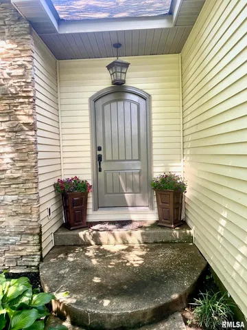 $399,000 | 10950 Prestwick Drive, Benton, IL 62812