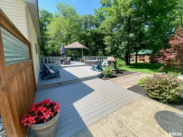 $399,000 | 10950 Prestwick Drive, Benton, IL 62812