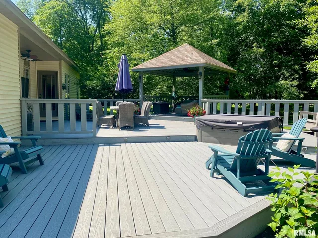 $399,000 | 10950 Prestwick Drive, Benton, IL 62812