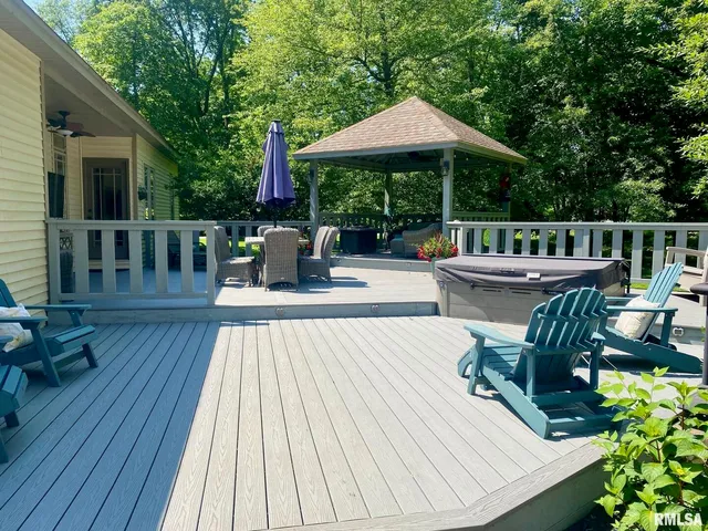 $399,000 | 10950 Prestwick Drive, Benton, IL 62812