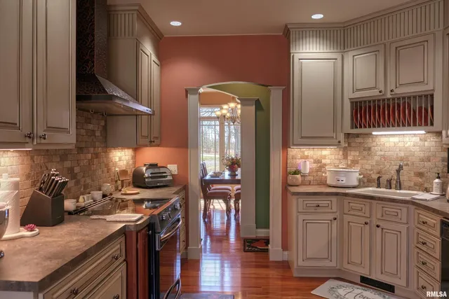 $399,000 | 10950 Prestwick Drive, Benton, IL 62812