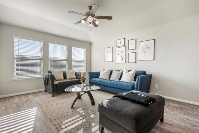 $319,000 | 1992 Shim Ball Way, Pearland, TX 77089