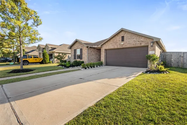$319,000 | 1992 Shim Ball Way, Pearland, TX 77089