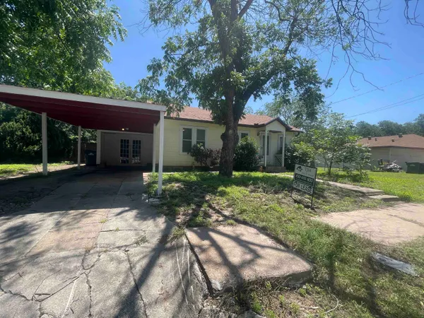 $1,795 | 607 North Main Street, Burnet, TX 78611