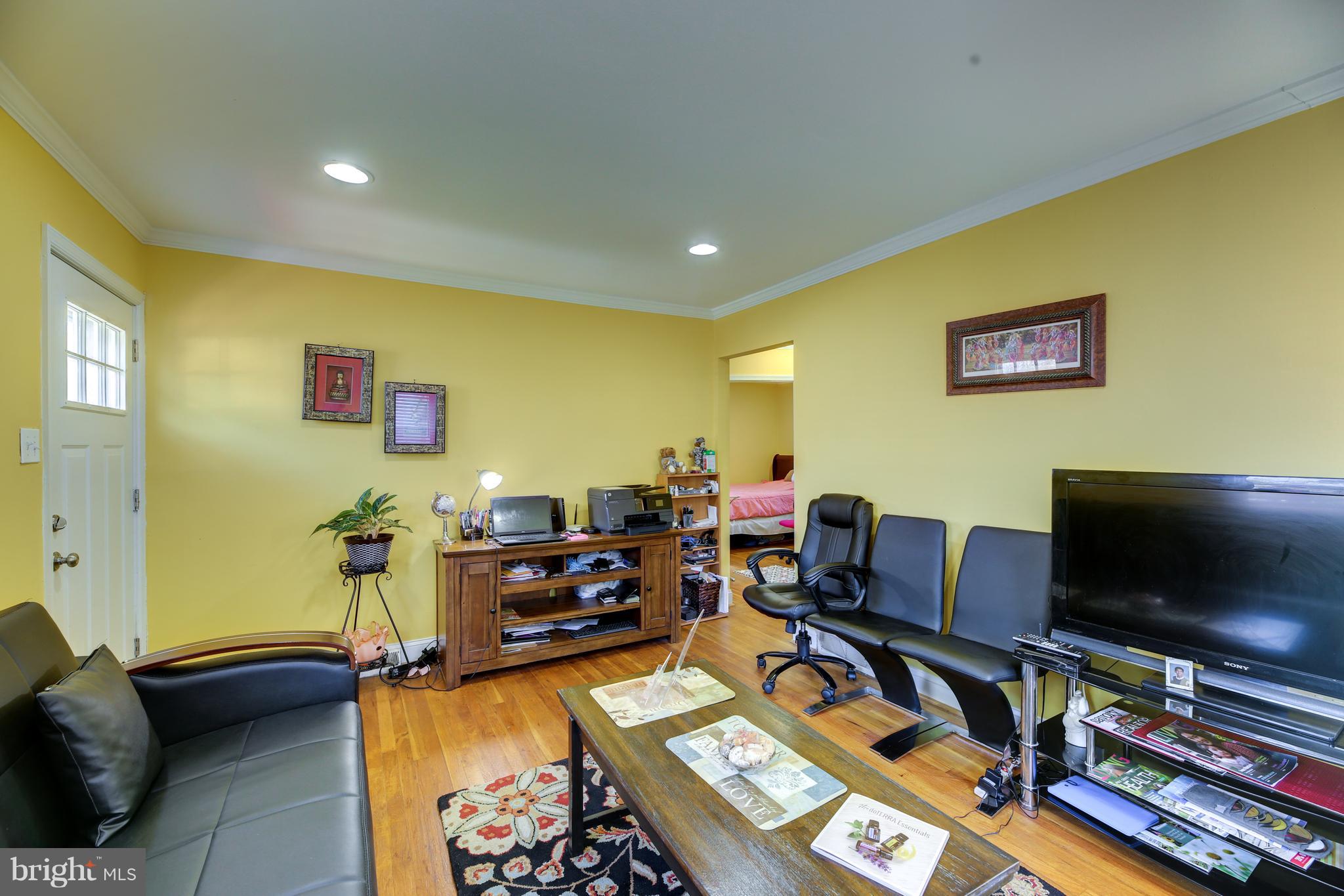 11707 Goodloe Road Silver Spring, MD 20906 - Photo 7 of 21 Living Room
