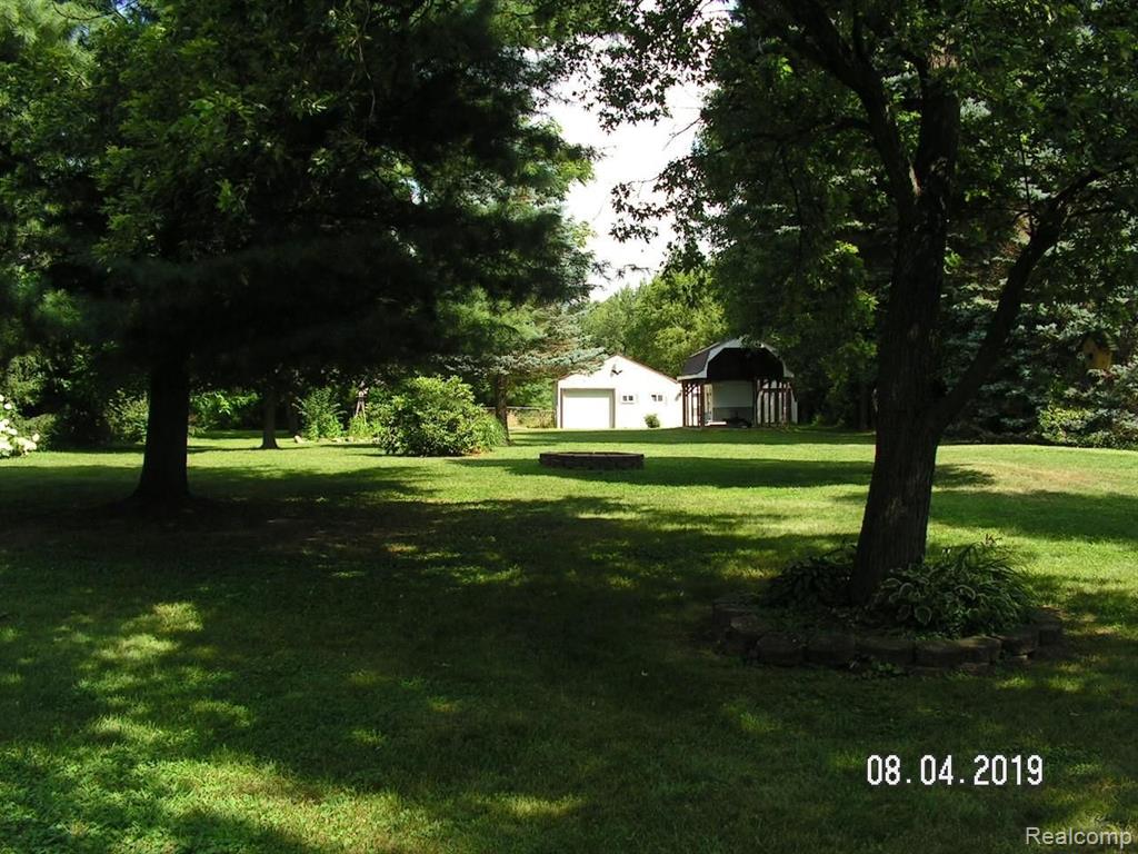 4345 Crosby Road Flint, MI 48506 - Photo 4 of 30 Gallery Image 4