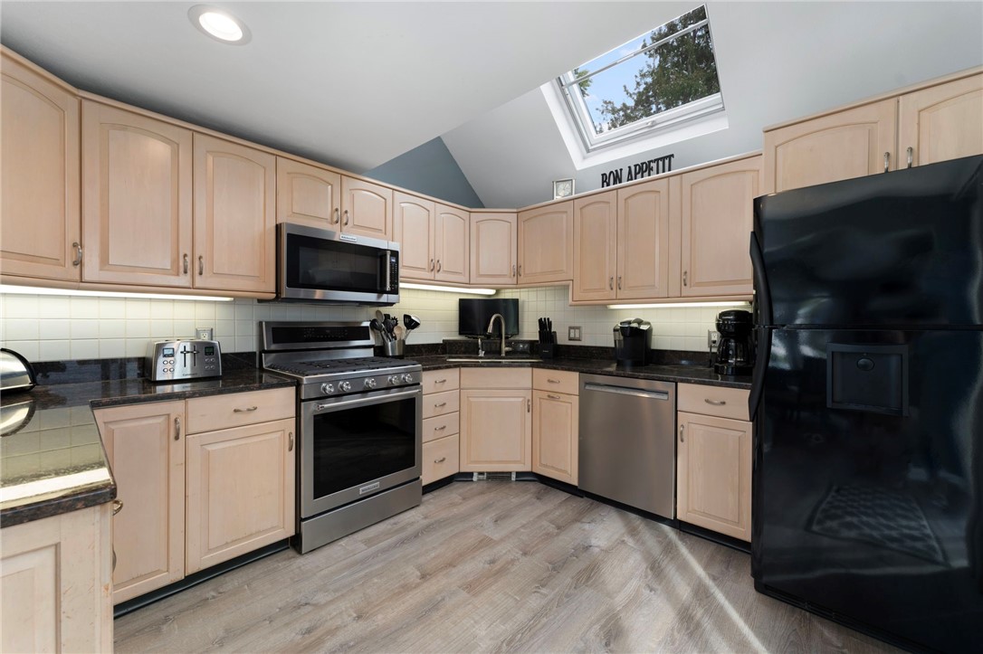118 Airway Road Warwick, RI 02886 - Photo 4 of 39 Gallery Image 4