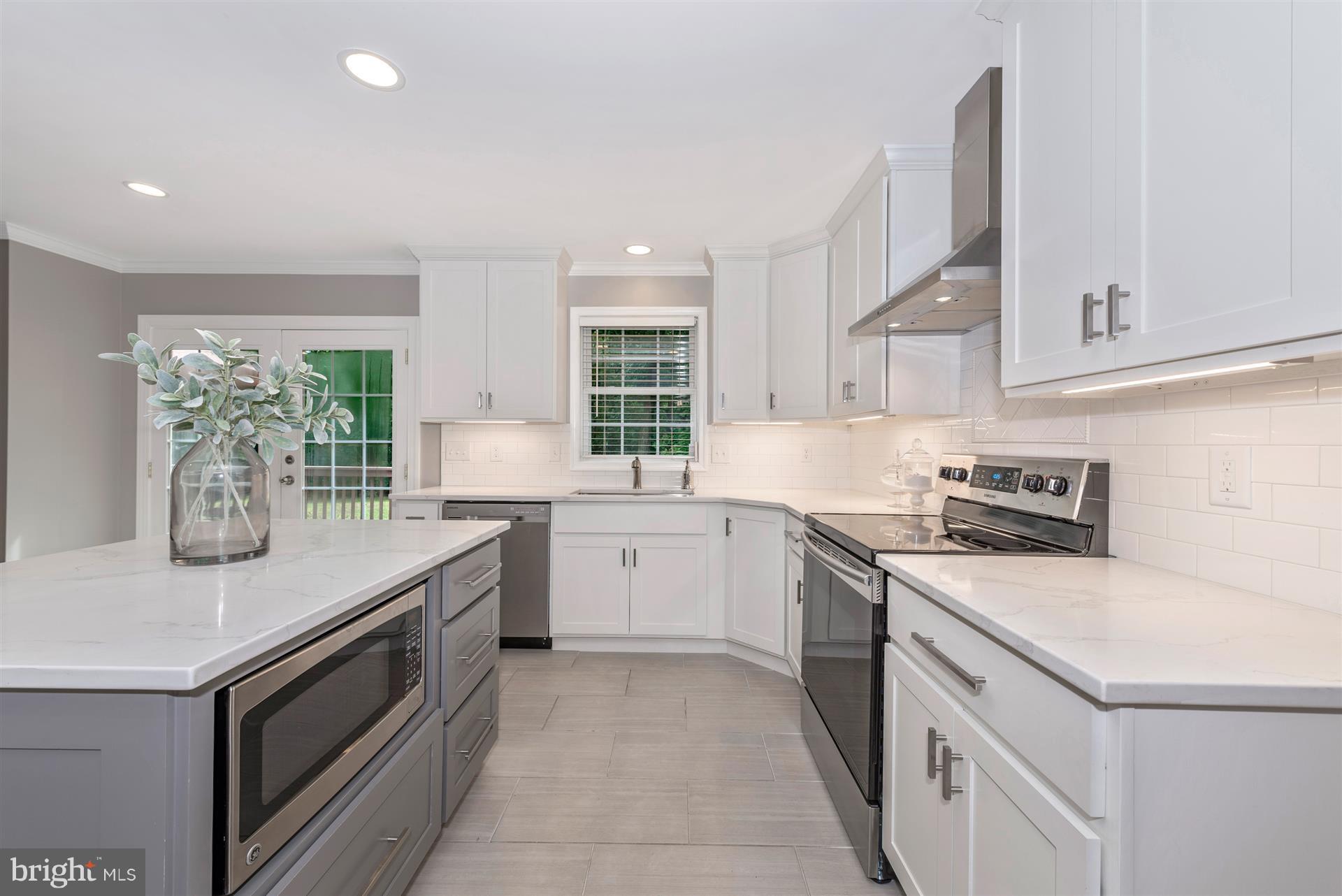10732 Liberty Road Frederick, MD 21701 - Photo 15 of 30 Kitchen with Subway Tile Backsplash