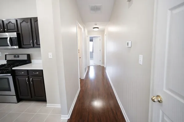 $2,600 | 1084 Park Hill Circle, Unit 1084, Aurora, IL 60502