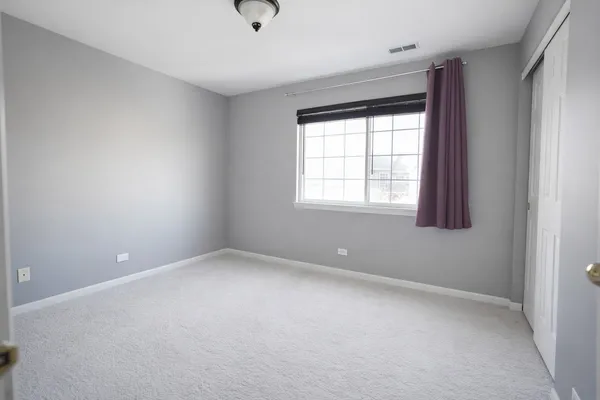 $2,600 | 1084 Park Hill Circle, Unit 1084, Aurora, IL 60502