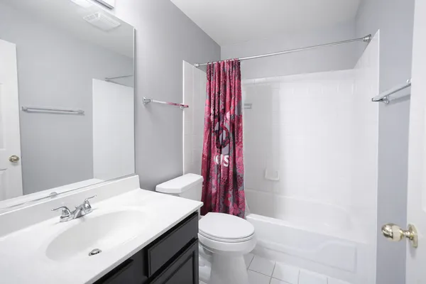 $2,600 | 1084 Park Hill Circle, Unit 1084, Aurora, IL 60502