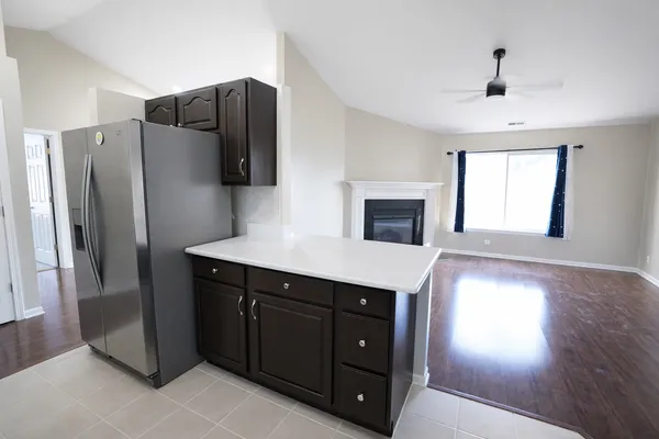 $2,600 | 1084 Park Hill Circle, Unit 1084, Aurora, IL 60502