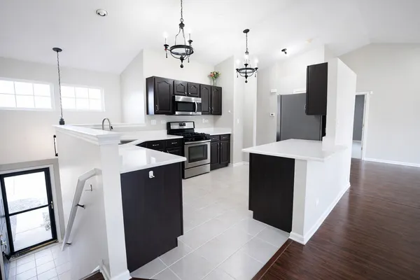 $2,600 | 1084 Park Hill Circle, Unit 1084, Aurora, IL 60502