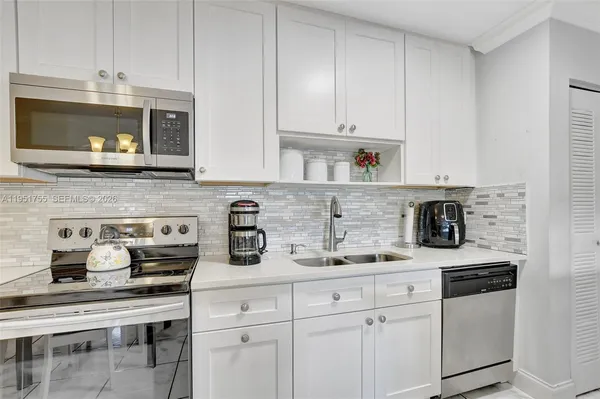$269,000 | 588 Trace Circle, Unit 211, Deerfield Beach, FL 33441