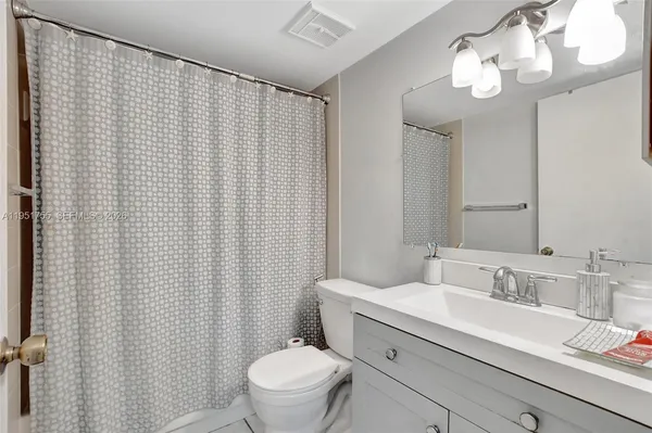 $269,000 | 588 Trace Circle, Unit 211, Deerfield Beach, FL 33441